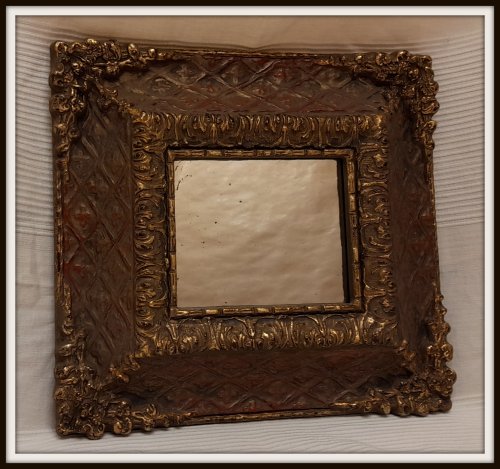 011.2023 Rama hiszpańska z lusterkiem. In 16 x 19 cm , Out 36 x 39 cm